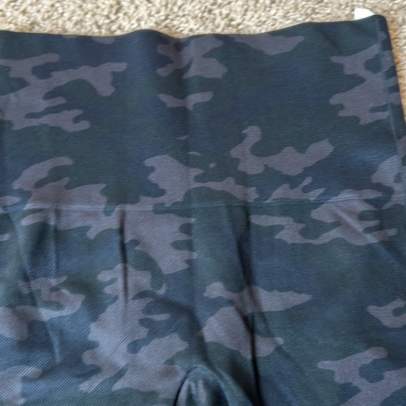 Spanx seamless camo leggings - Picture 3 of 4